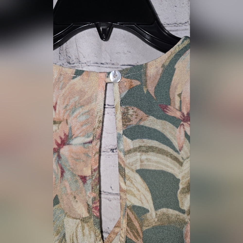 Show Me Your MuMu Floral Longsleeve Romper Size Medium - Picture 8 of 12